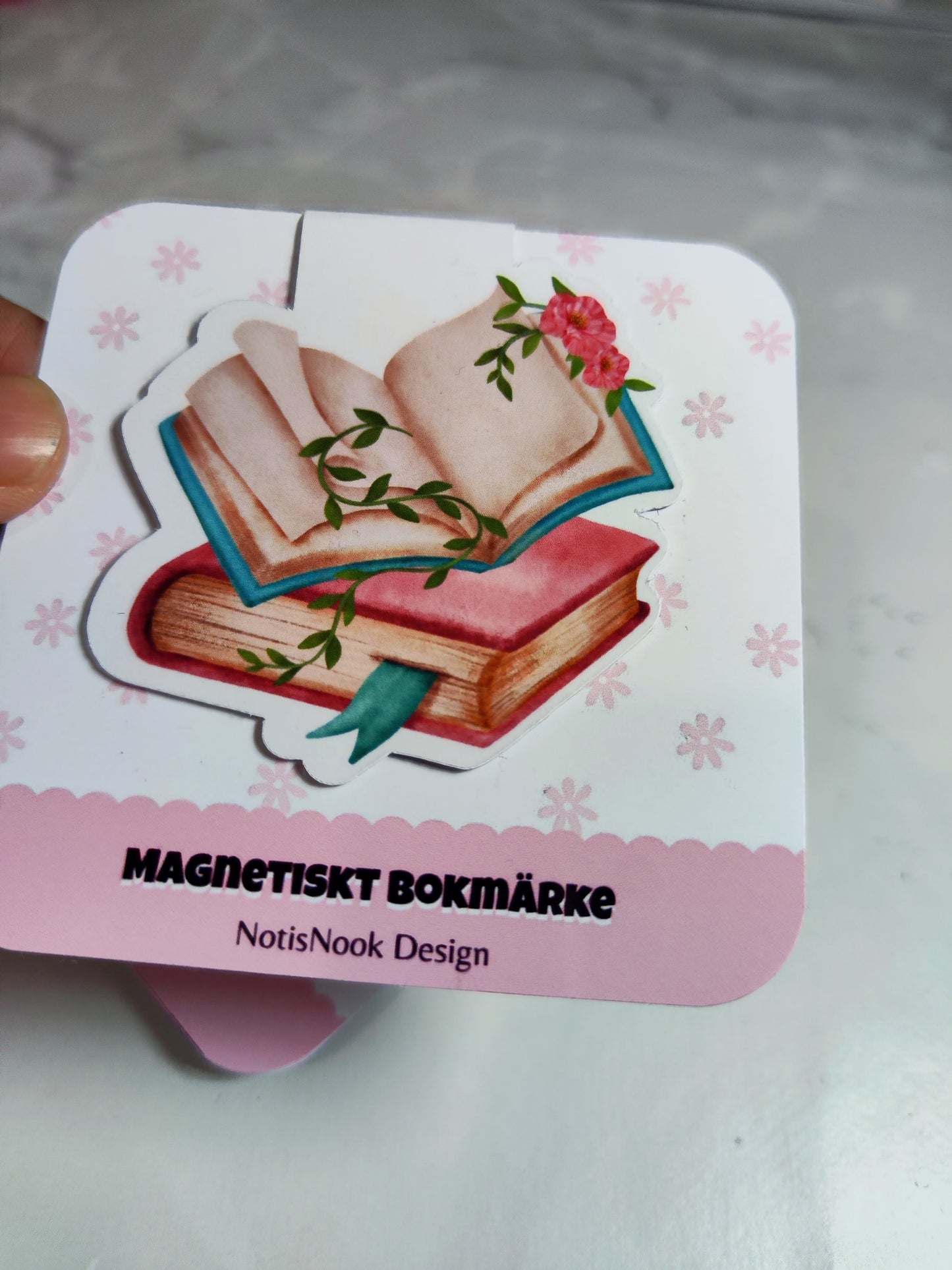 Magnetiskt bokmärke – Blommig bok