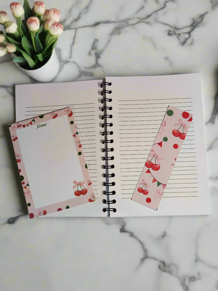 Anteckningsbok – Körsbär & Rosetter (A5)